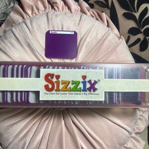 🎀 Sizzix Sizzlits Alphabet 35 script  Die Set with case Scrapbooking Card Making